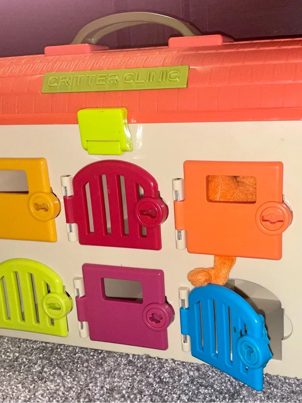 Kids Veterinary Playset Multicolor Pretend Pet Carrier- only keys and orange cat
